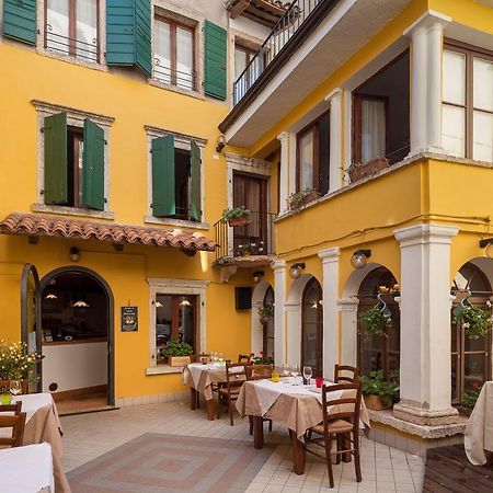 Locanda Al Centrale Caprino Veronese Exterior foto