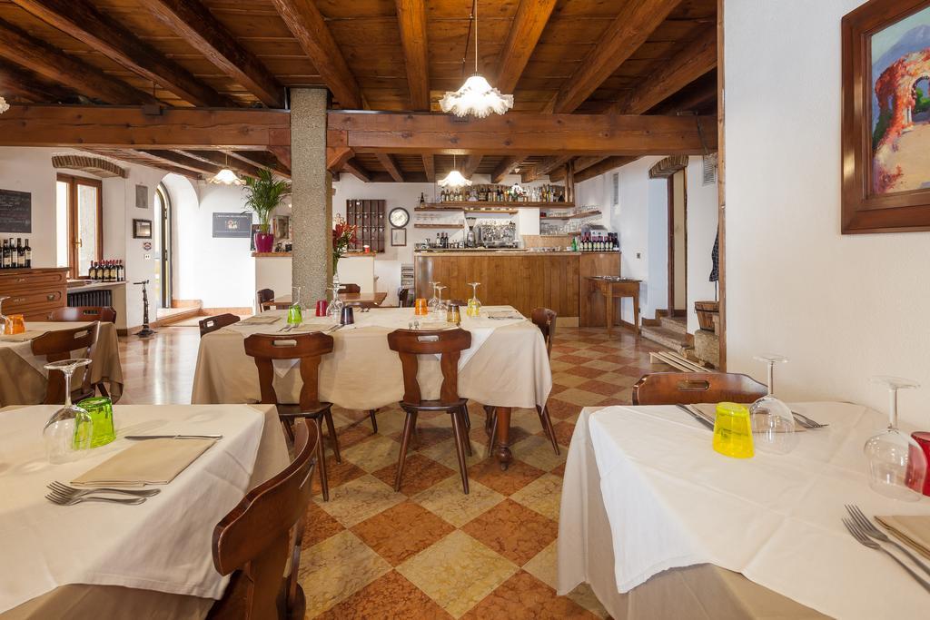 Locanda Al Centrale Caprino Veronese Exterior foto