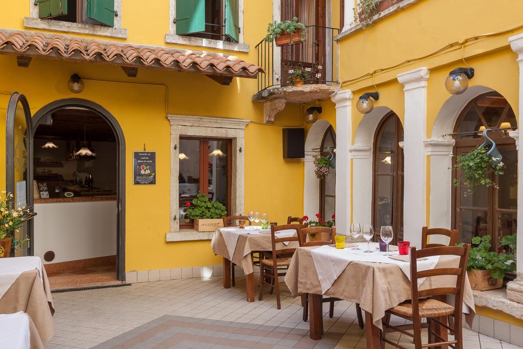 Locanda Al Centrale Caprino Veronese Exterior foto